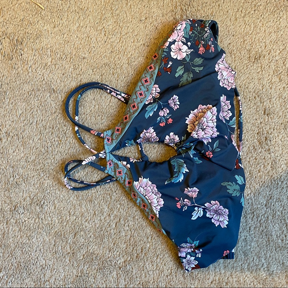 O’Neill swim top